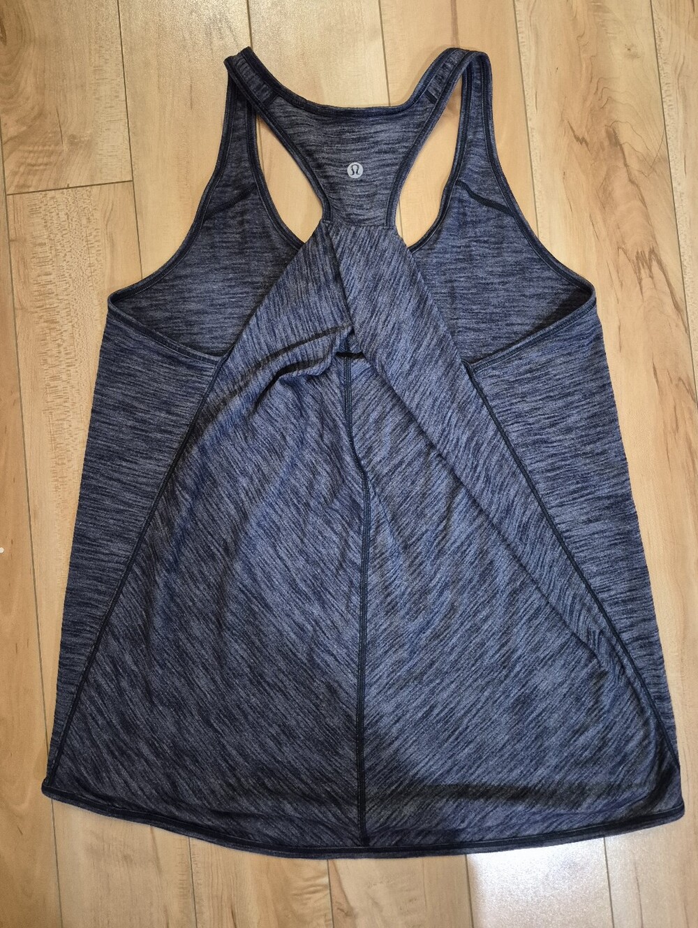Lululemon women's size 4 or 6 gray tank top - Picture 4 of 5